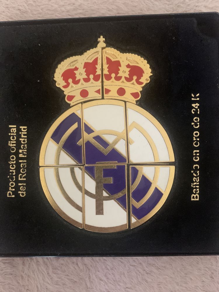 Real Madrid stema puzzle placată cu aur 24 k