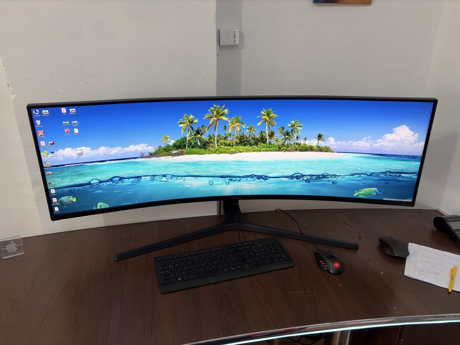 PC alienware aurora R3 + Monitor 49 inch curbat si birou cu scaun