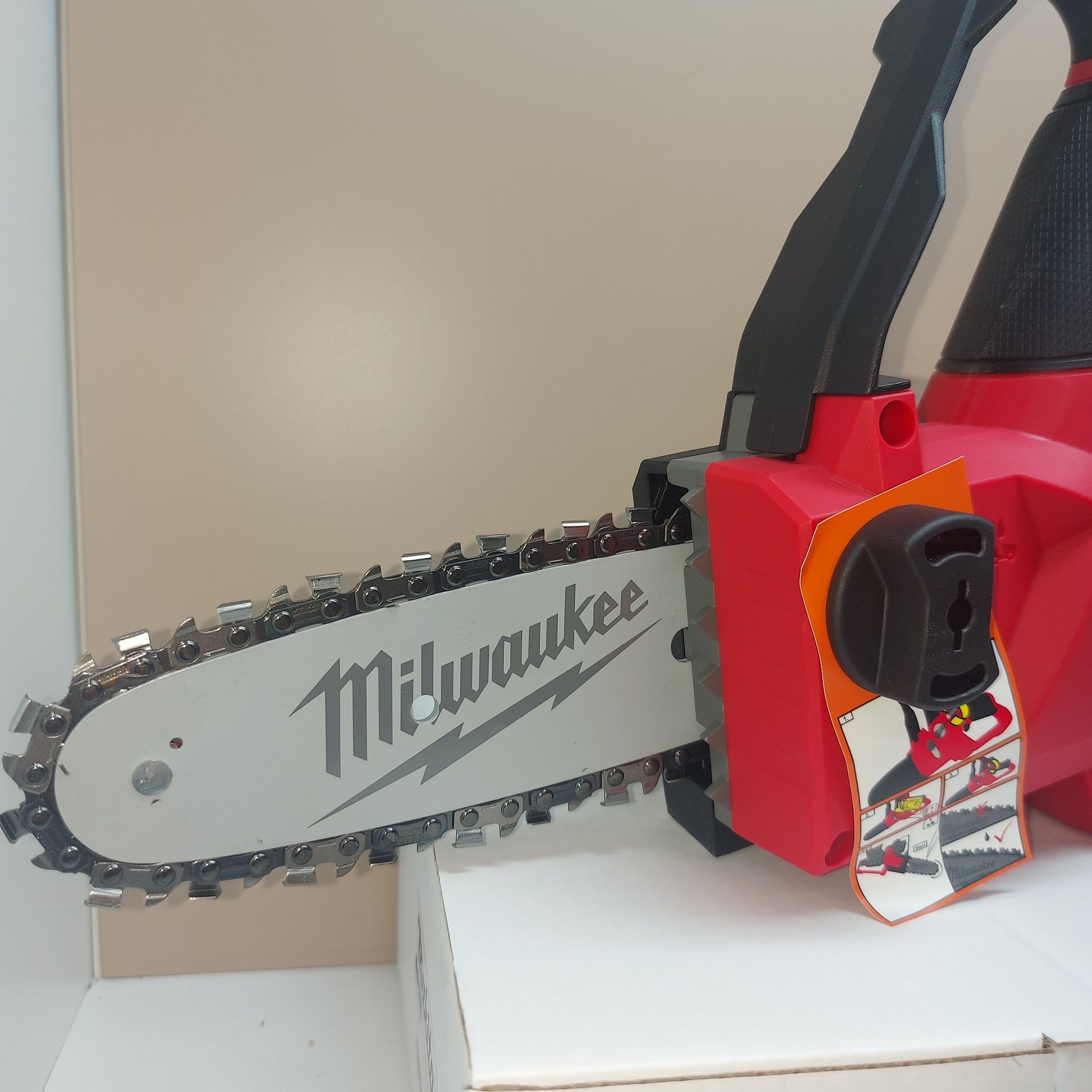 Акумулаторен трион Milwaukee M12 FHS-0