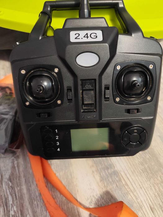 Лодка за захранка D18