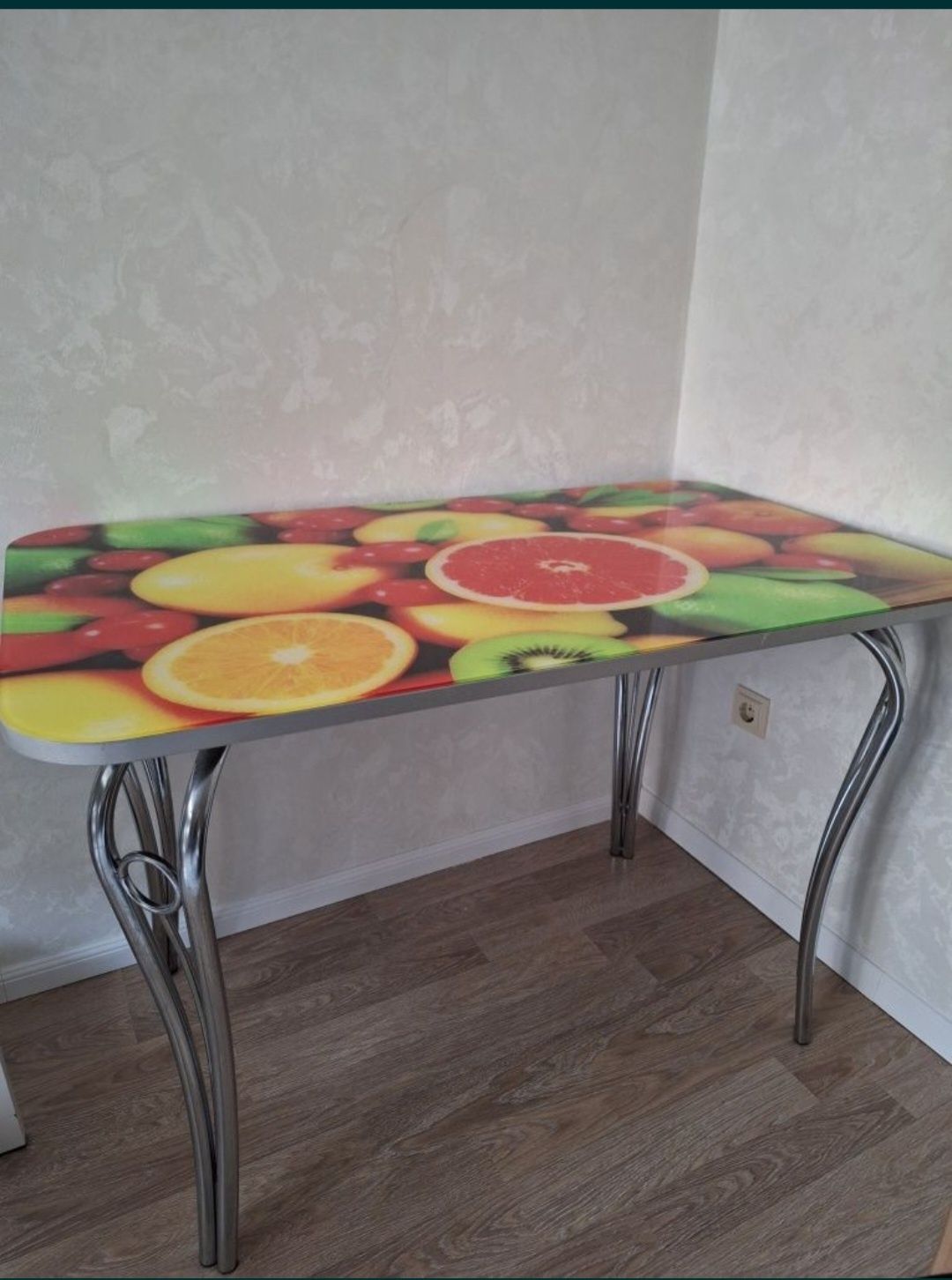 Продается Кухонный стол + в подарок дастархан.