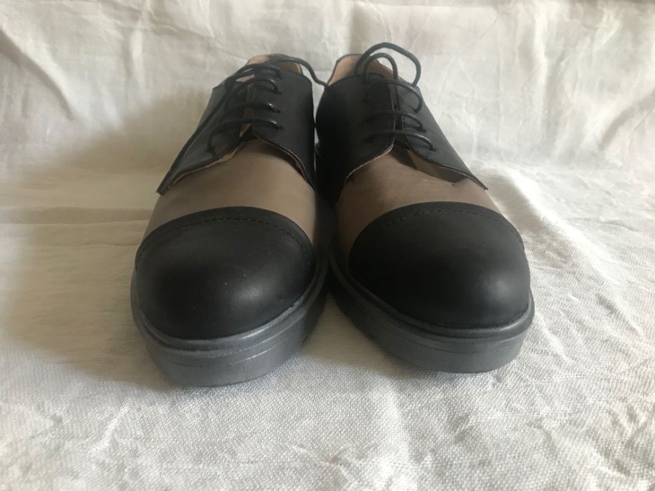 Pantofi tip Oxford, cu siret, din piele negru cu bej, marime 38-39