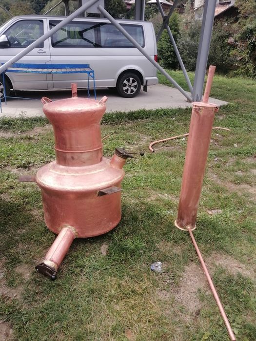 Vand și fac cazane de facut tuica din cupru alimentar.
Avem gata făcut