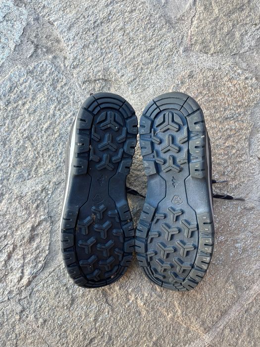 Туристически обувки от Декатлан 40 номер .