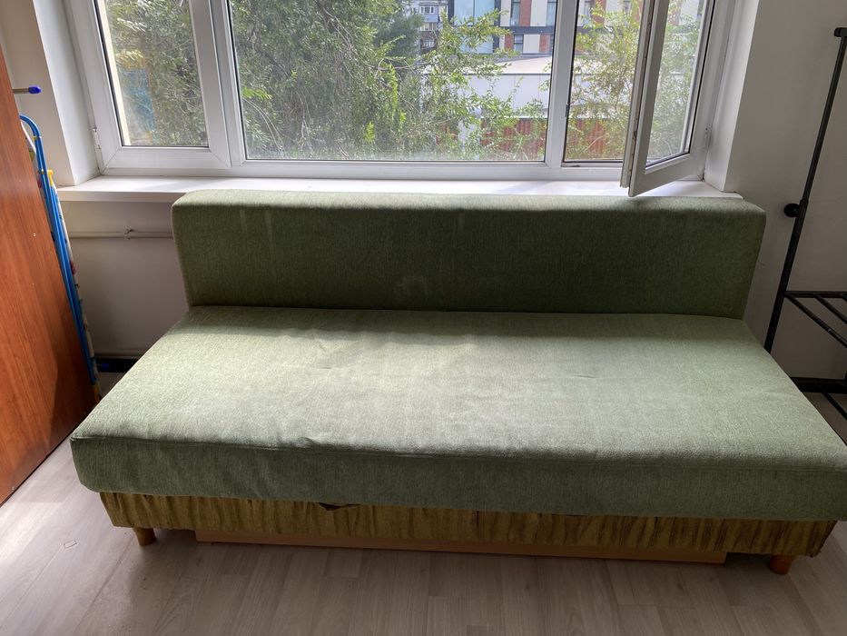 Продам диван, б.у. 40000 тысяч. Самовывоз. Срочно