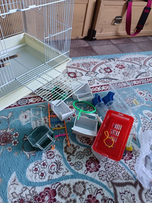 Продам 2 клетки для попугаев