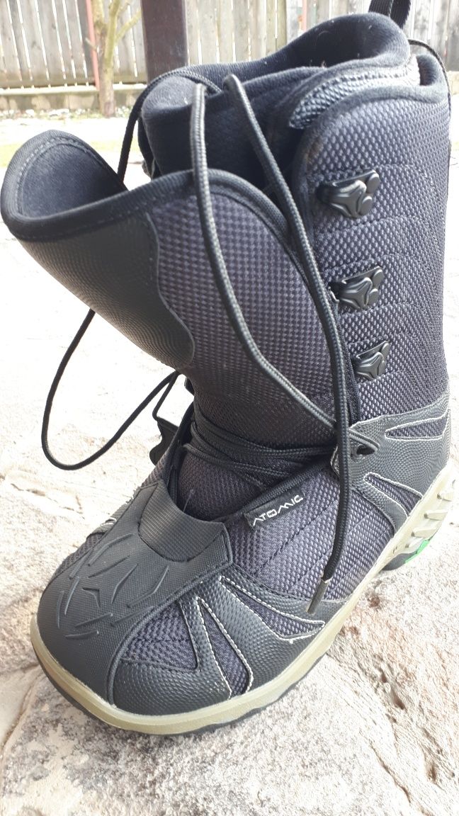 Boots/buti snowboard Atomic 24/37,5