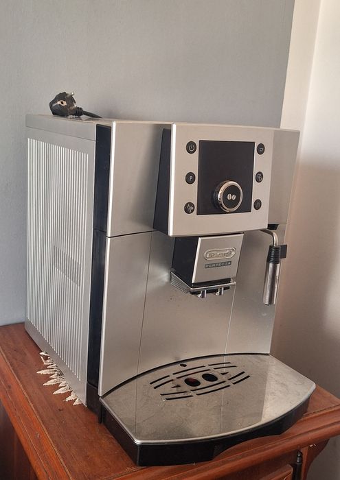 Espressor Delonghi ( ca nou )
