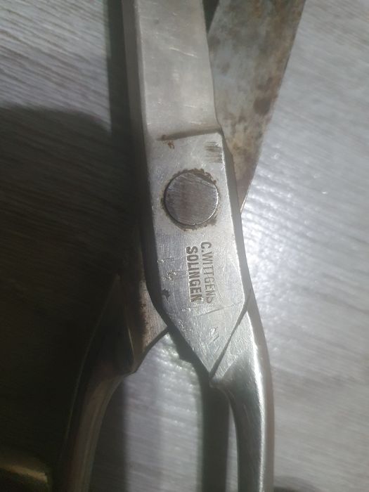 Foarfecă și nasturi  vechi