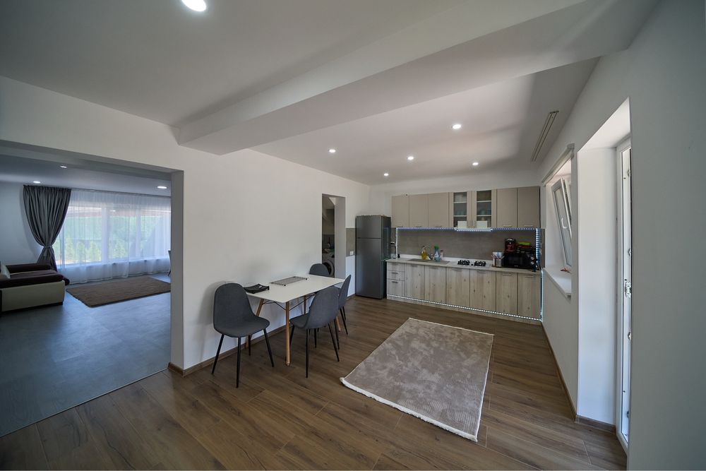 Casa noua (2025)+Teren 600 m2 .Comarnic langa Sinaia), cartier Poiana.