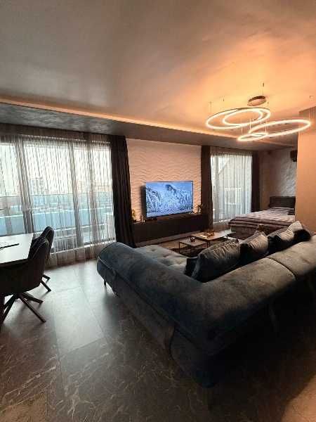 Продава се Двустаен апартамент в Пловдив, Център - 82 кв.м за 2061 €/кв.м - Снимка #1