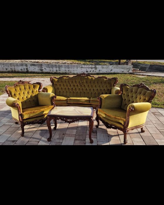 Set canapele Baroc cu masă. Stare excelentă.