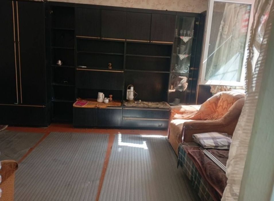 Срочно  Продаётся Бабур 1/1/4 без ремонта без мебелья локации топ