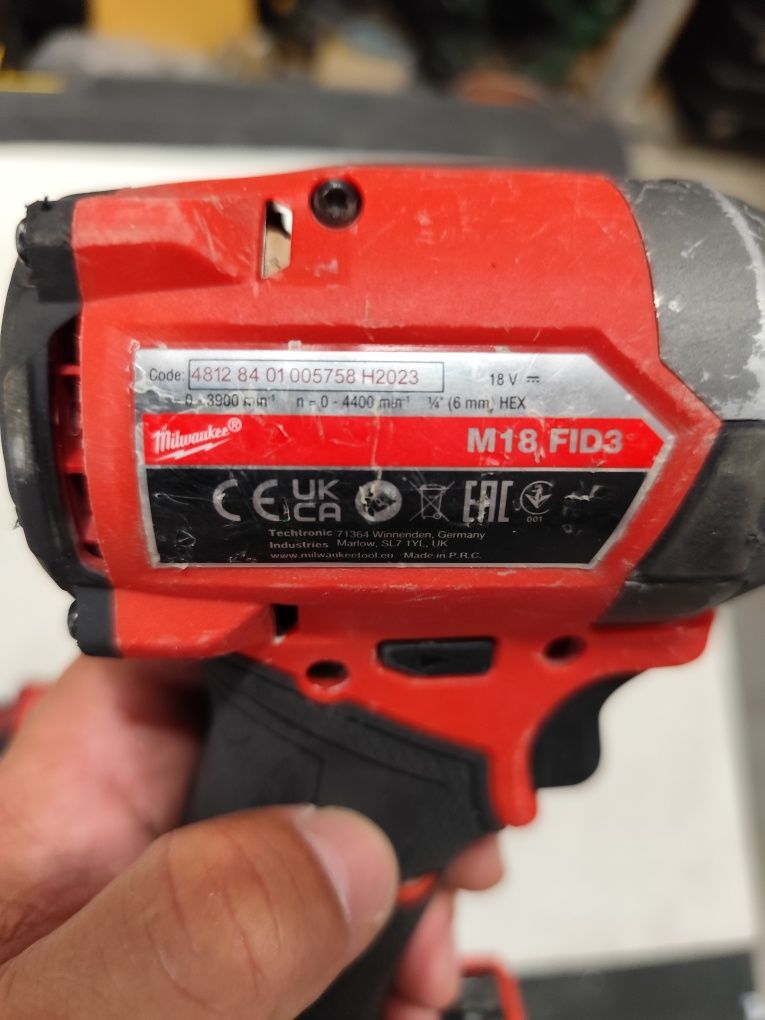 Безчетков акумулаторен импактдрайвър Милуоки Milwaukee M18 FID3 + 5Ah
