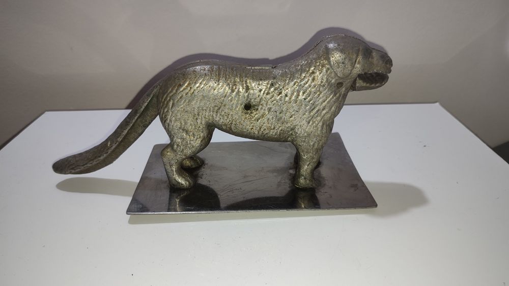 Spargator de nuci "caine"