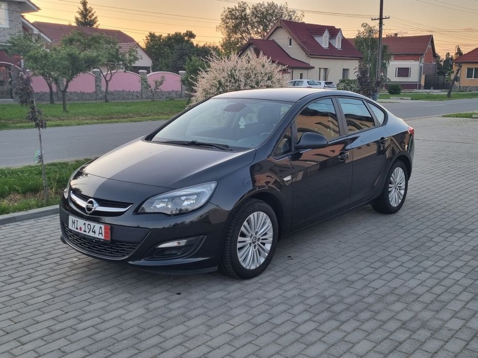 Opel astra j sedan 1.7 diesel 110 cp navigatie mare