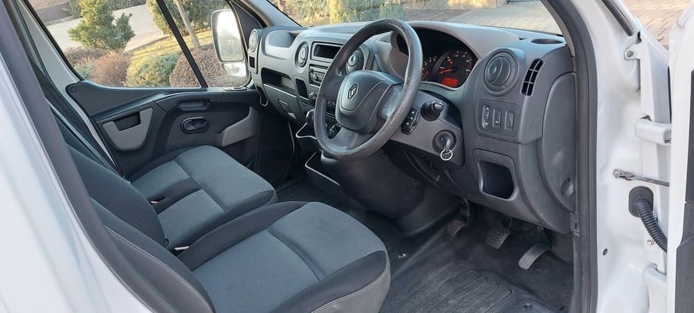 Renault Master 2014 motor 2.3 diesel 100 mii mile Volan pe dreapta