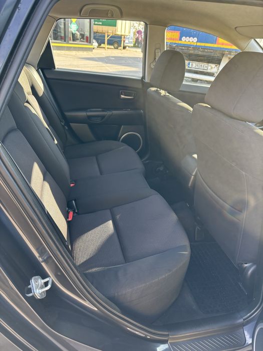 Мазда 3 1.6 добро състояни