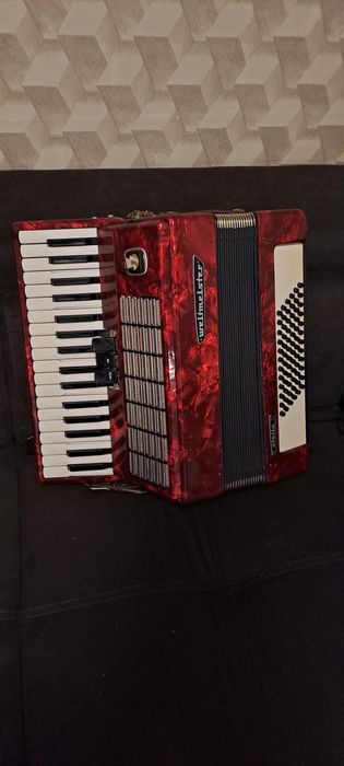 Vând acordeon weltmeister stella