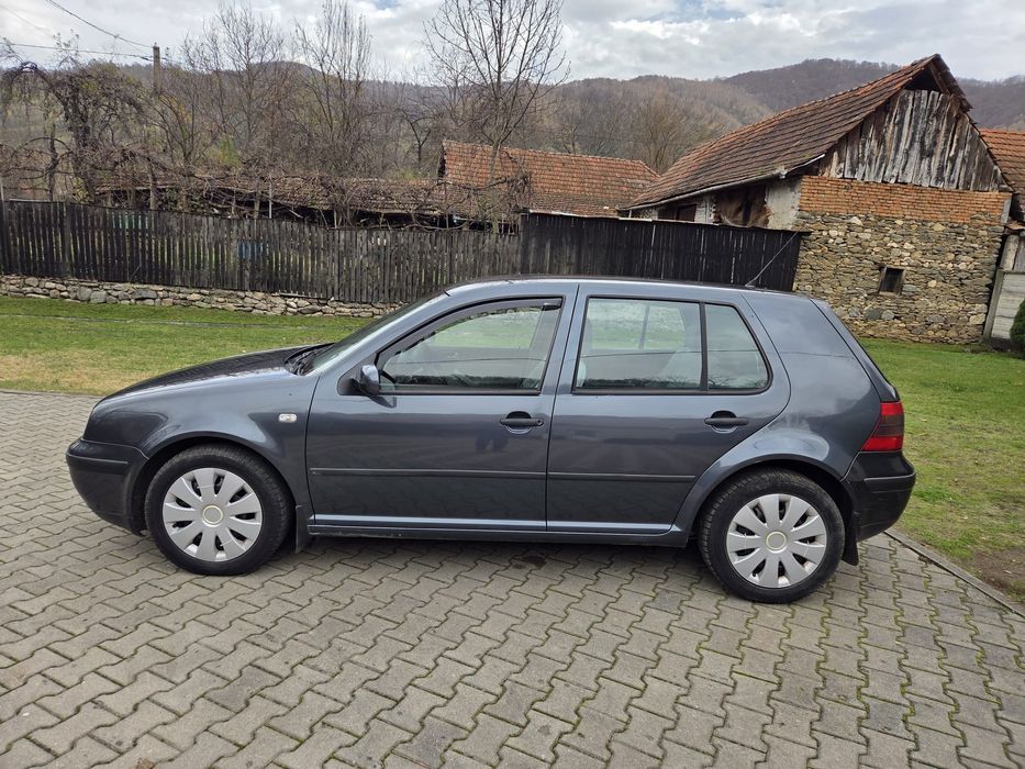 Vand VW Golf 1,6 benzina