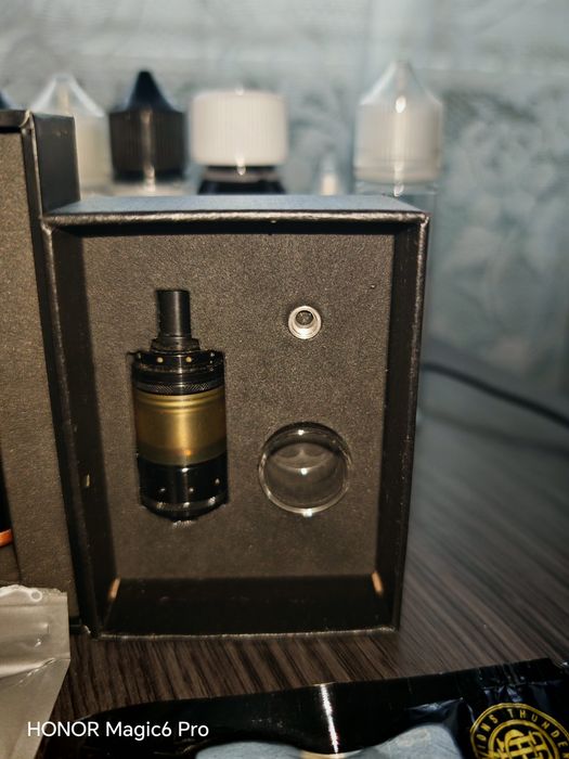 Vând două moduri in stare foarte bună,un atomizor Hera + 3 acumulatori