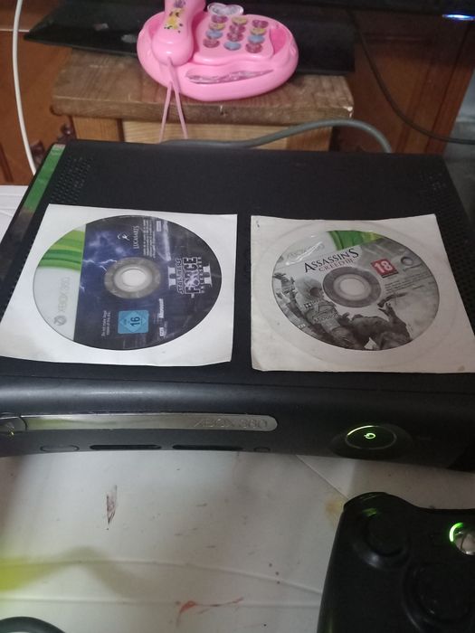 Consola Xbox 360 - 120GB , Completa , 1 maneta , 2 jocuri NU TRIMIT !!