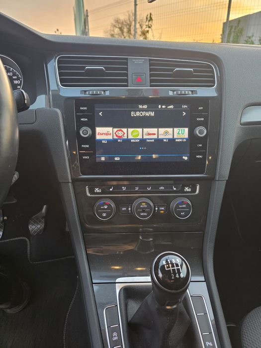 Vând VW Golf 7 1.5 TSI culoare deosebită!!