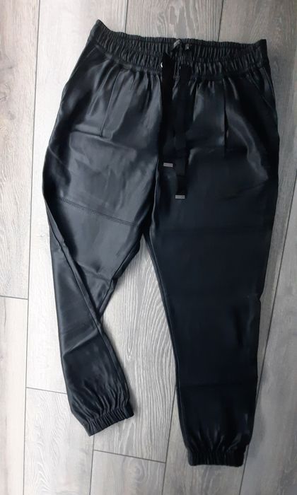 Pantaloni piele Bershka