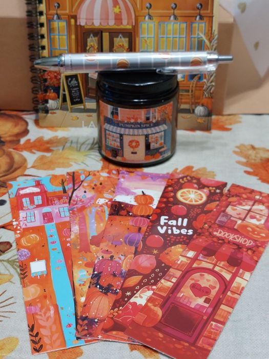 Кутия с тематика от книгата "Кафене "Пъмпкин спайс"