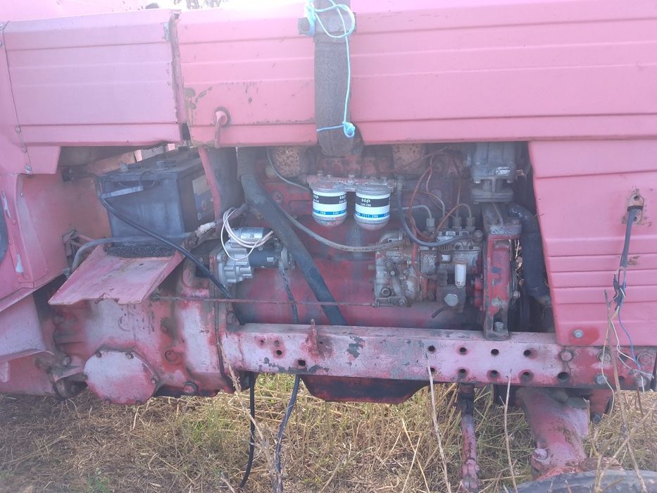 Tractor universal 650 cu tot cu accesori