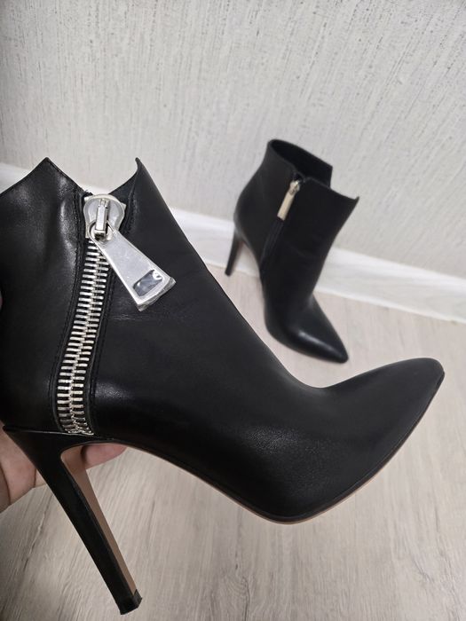 Продается обувь, демисезонная. Фирма BASCONI. Натуральная кожа.