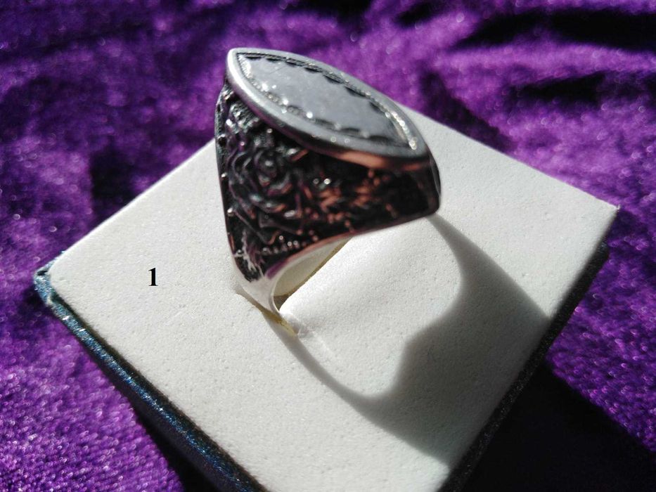 Продам женское серебренное кольцо-перстень