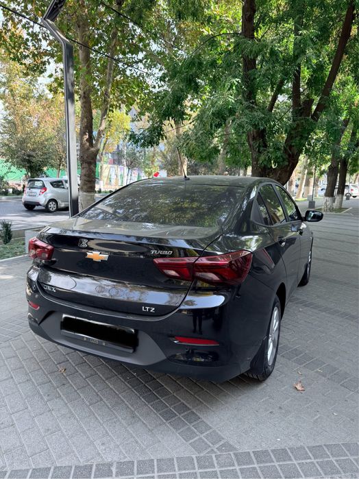 Идеал состояние Оникс LTZ без люк