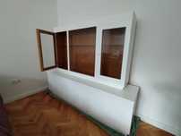 Продавам стар шкаф с витрина