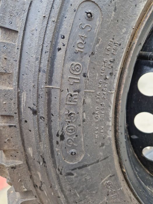 Vând cauciucuri offrod r16