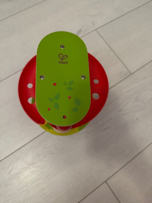 Дървена играчка с топче. Натисни и спусни