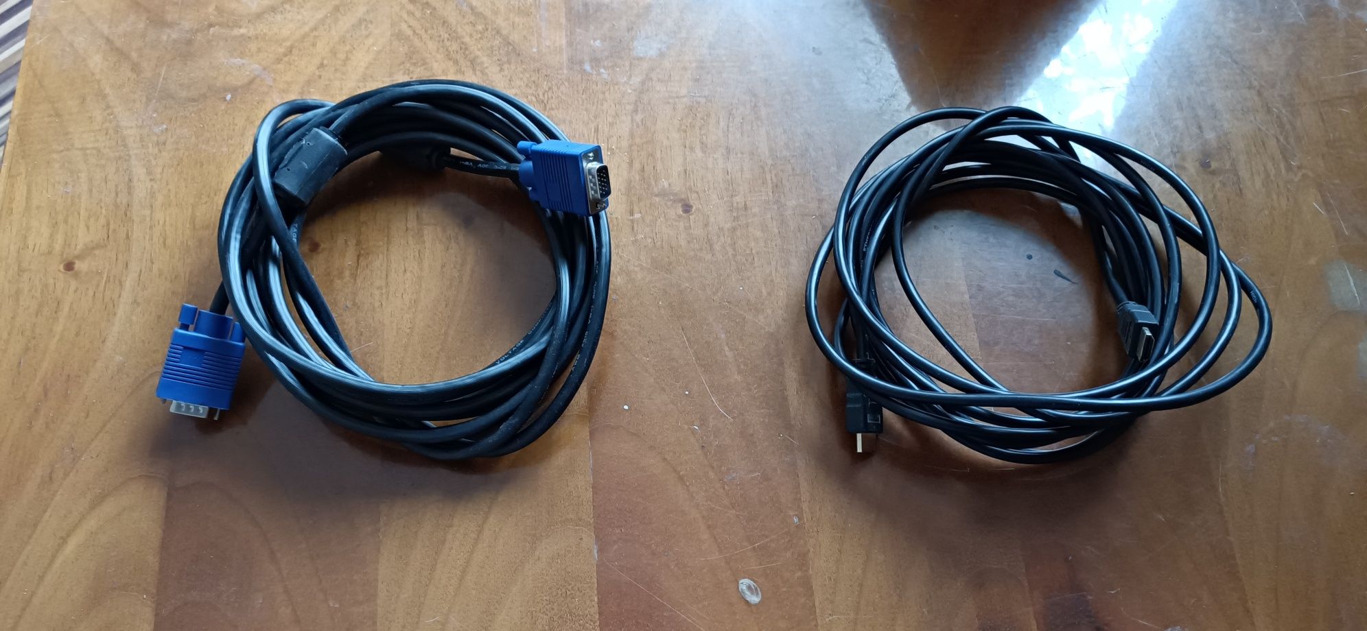 Cablu HDMI 5m  si cablu VGA 1.3m