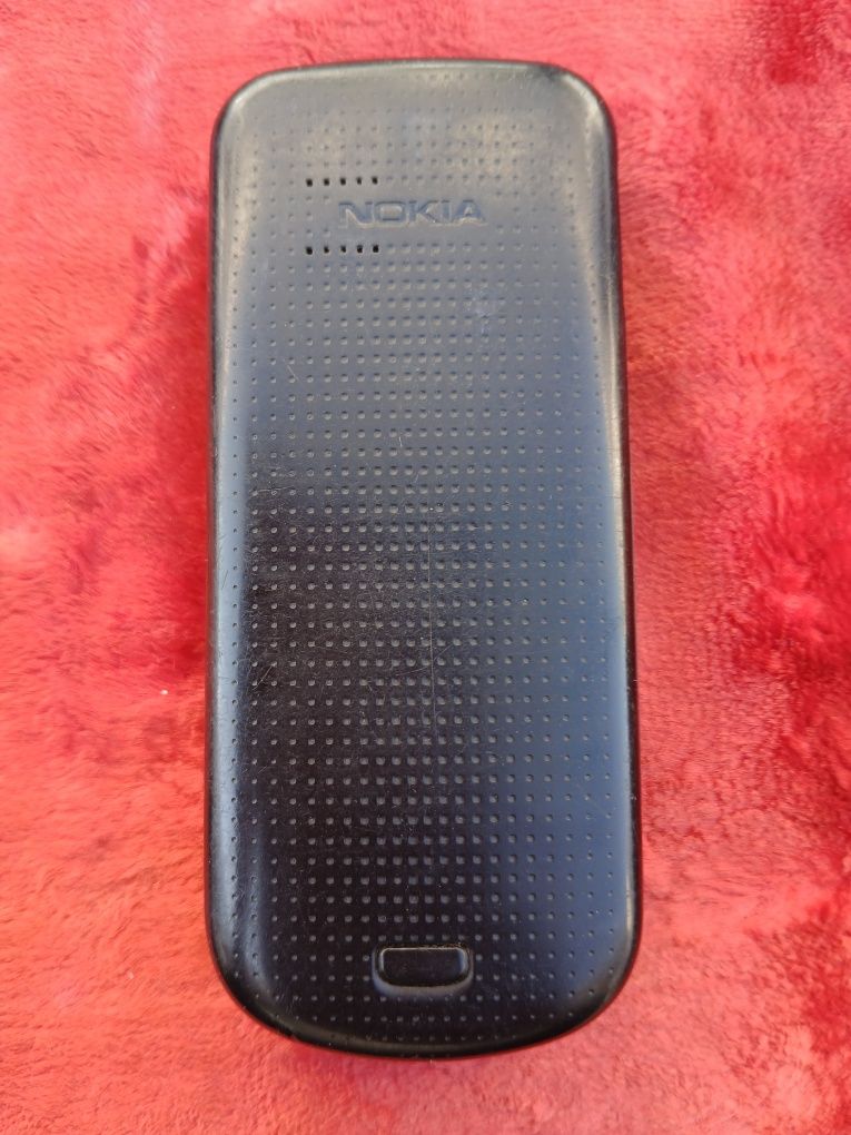 Nokia 1202 с зарядкой
