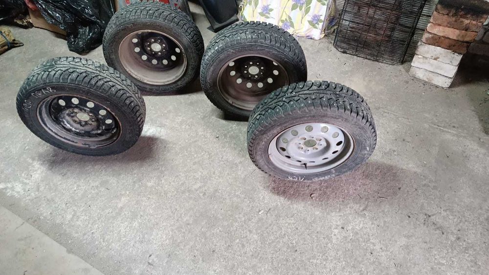 комплект зимней резины ( Nokan) IKON Nordman 5 175/65/14 c диском