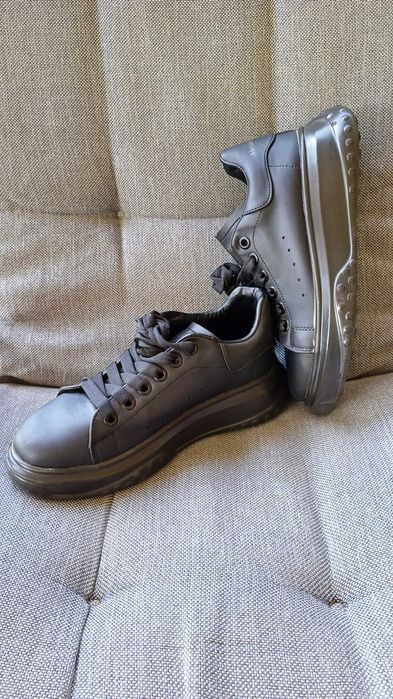 ALEXANDER MCQUEEN oversized sneakers, cumparati din Dubai|TheDubaiMall