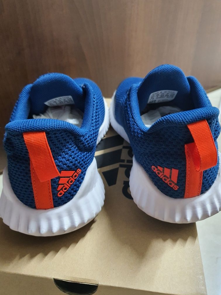 Adidas noi copii doua culori mărimea 32 și 33