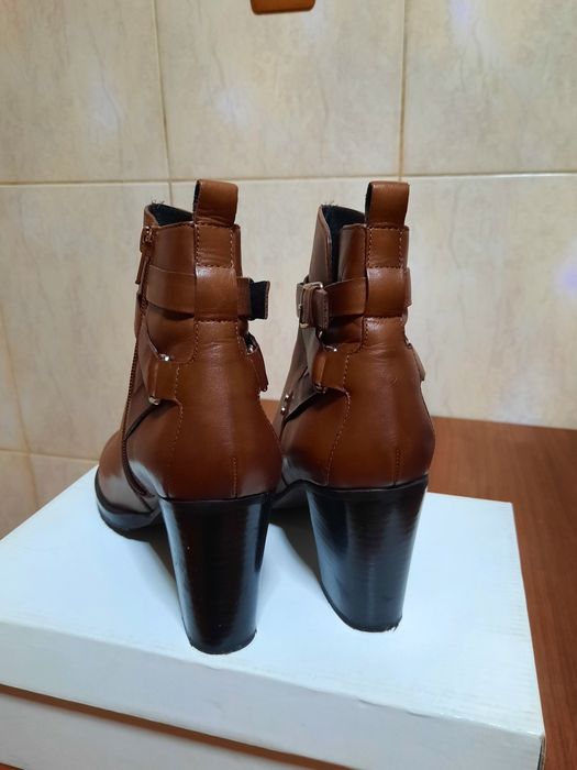 Cizme scurte din piele