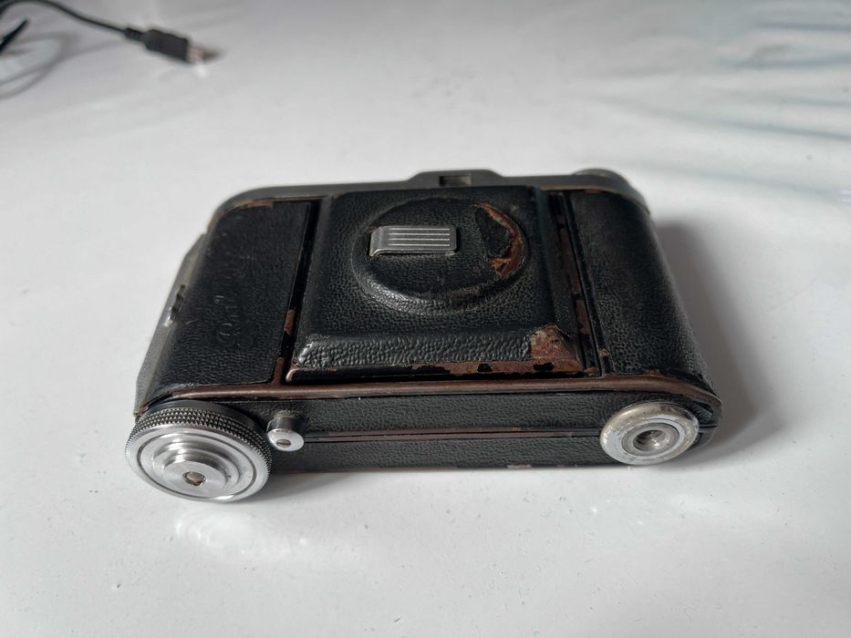 camera foto veche cu  film  BALDA BALDINETTE burduf