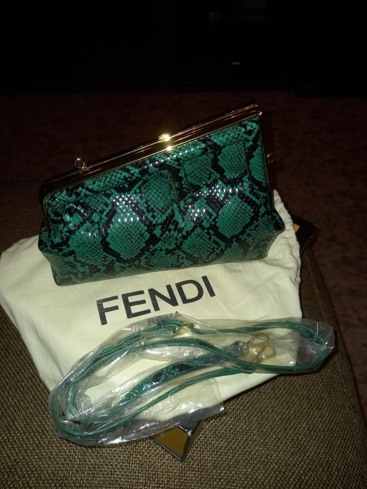 Продам сумку fendi. Дёшево...