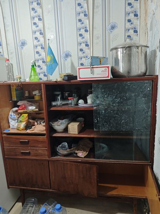 Сервант В хорошем состояние заберите безплатно