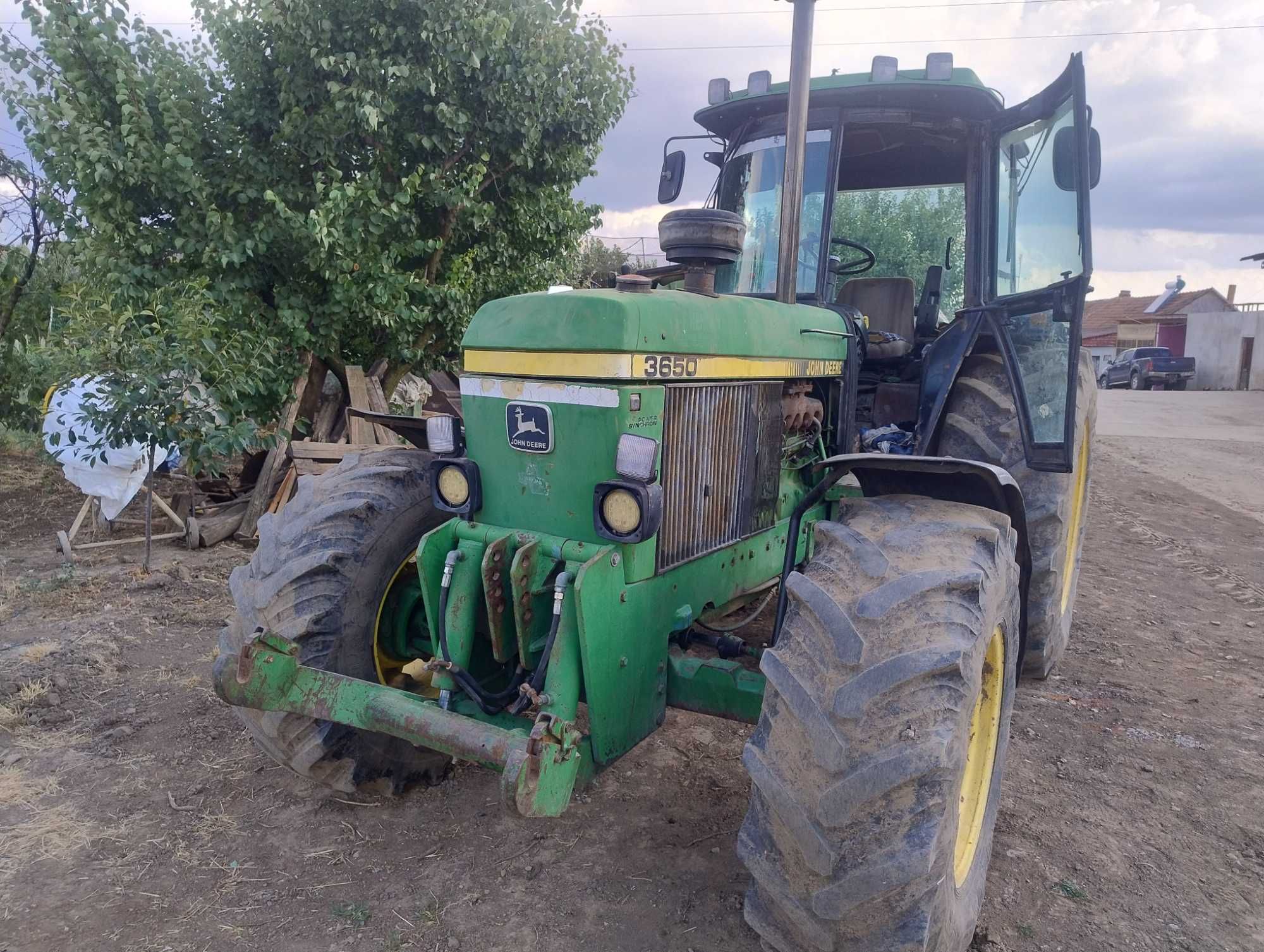 Vând urgent tractor John Deere 3650