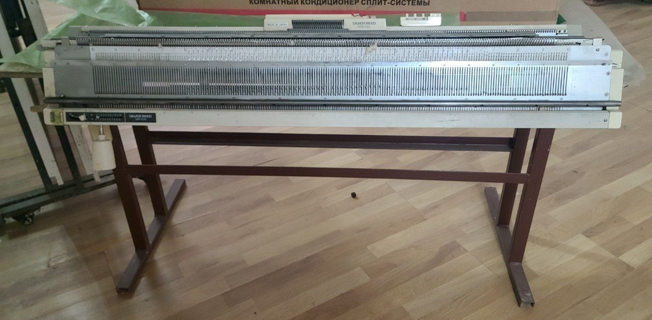 Продается вязальные машинки Silver Reed