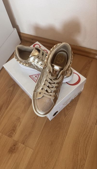 Tenesi Guess marimea 37 noi