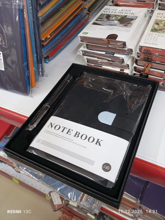 Блокнот с ручкой и без