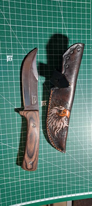 Нож и ръчно изработена кания